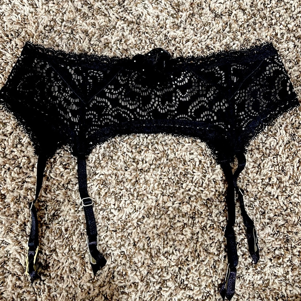 Pleasure state white label black garter belt. New, never used, size medium.